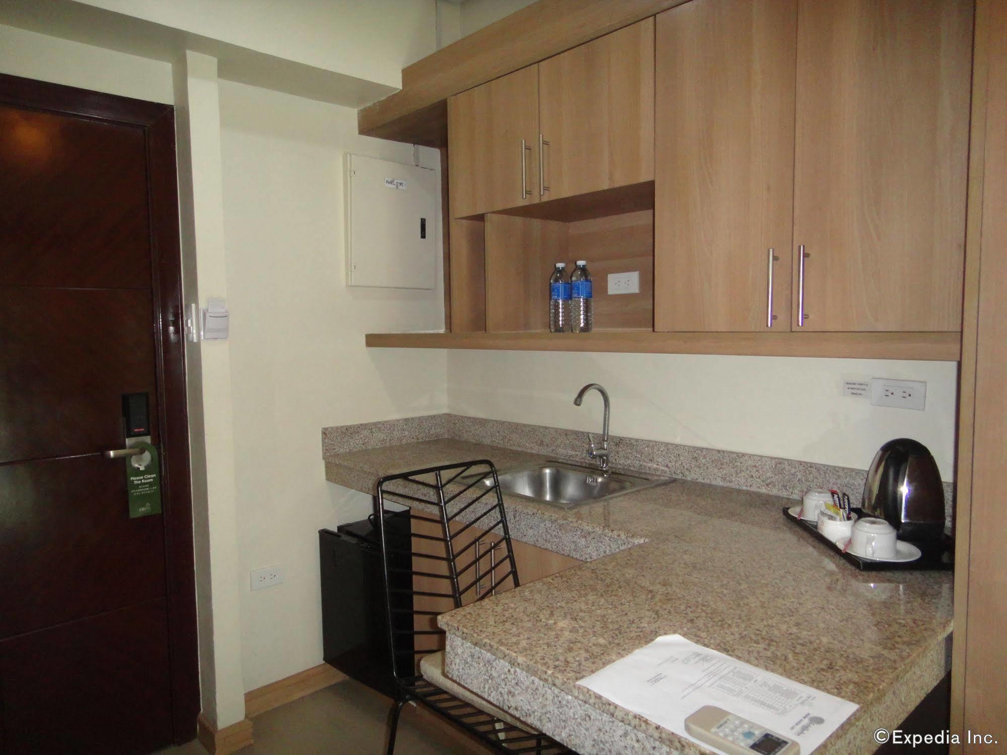 City Suites Ramos Tower Cebu Eksteriør billede